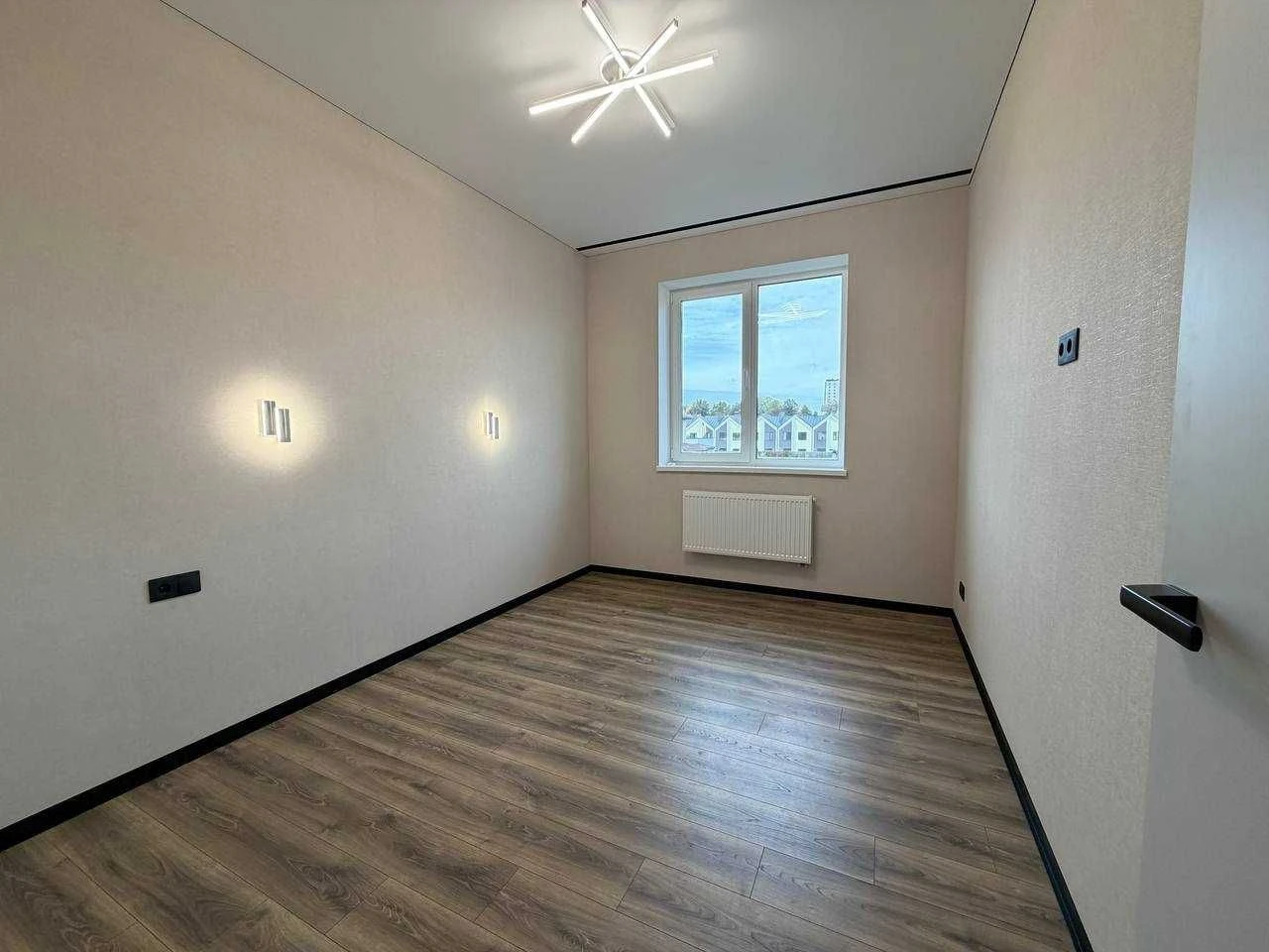 Таунхаус с ремонтом 100 м², участком 1,5 сотки, центральными