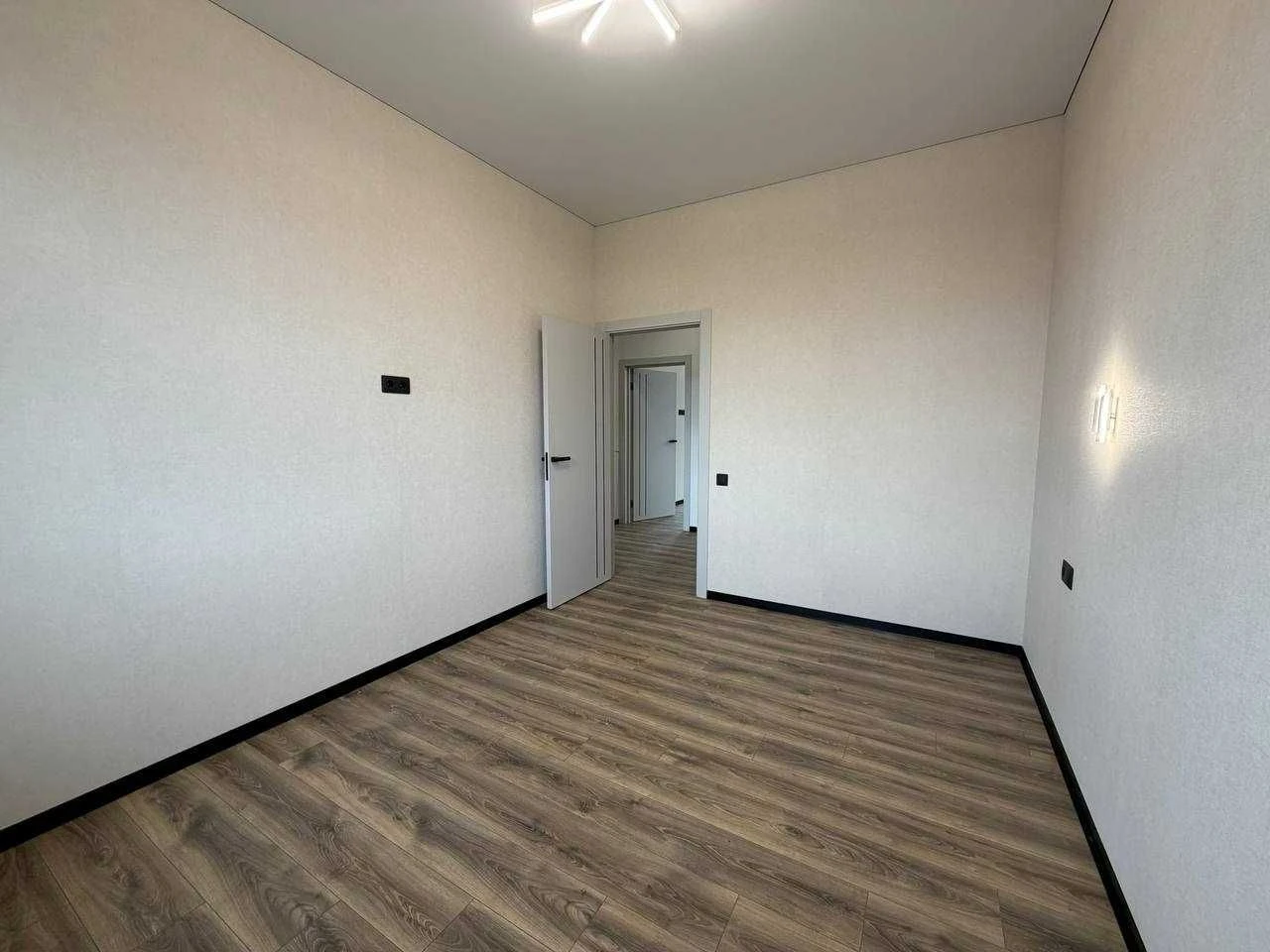 Таунхаус с ремонтом 100 м², участком 1,5 сотки, центральными