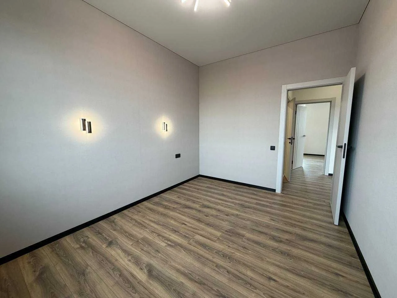 Таунхаус с ремонтом 100 м², участком 1,5 сотки, центральными