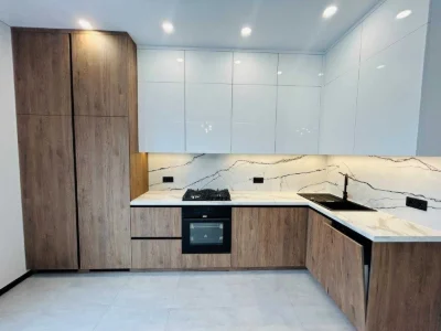 Таунхаус біля школи в Бучі з ремонтом та меблями 100 м² Газ