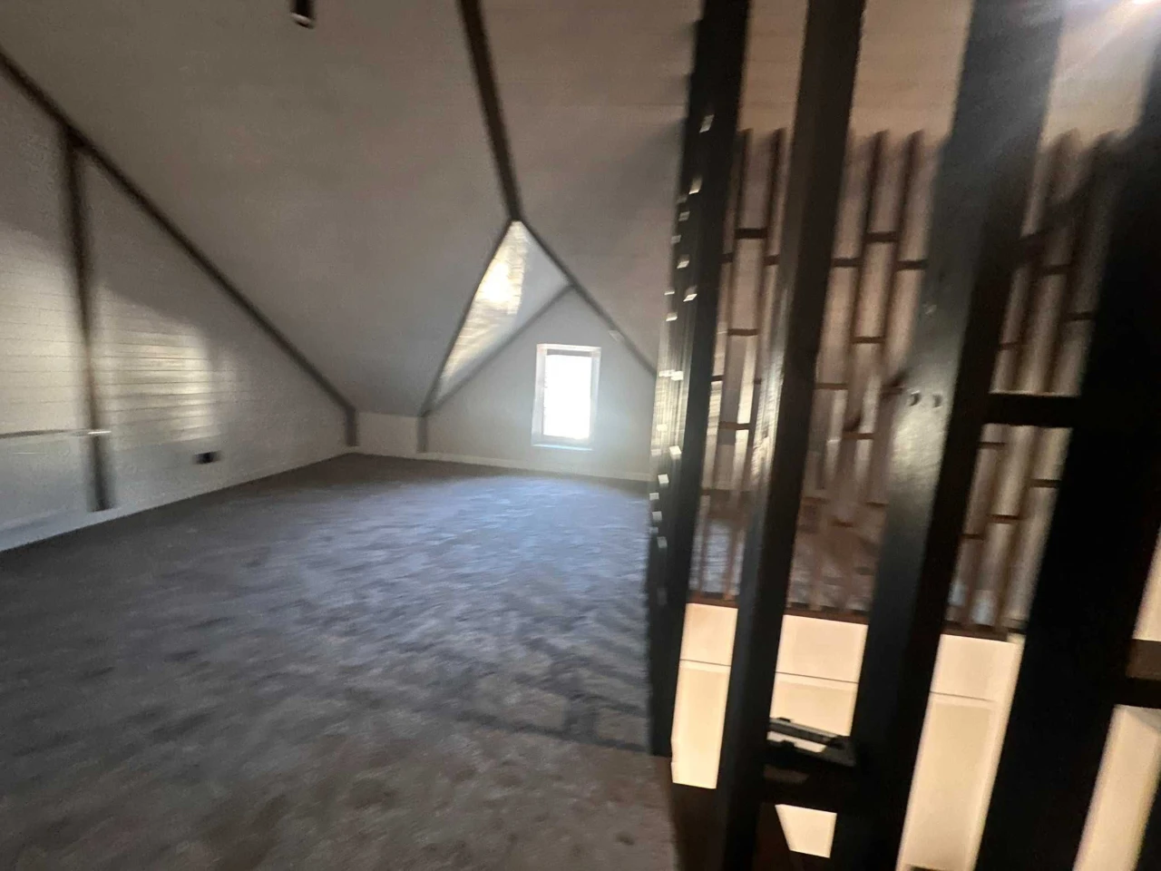 Світлий таунхаус з газом, центральні комунікації, закрите КМ