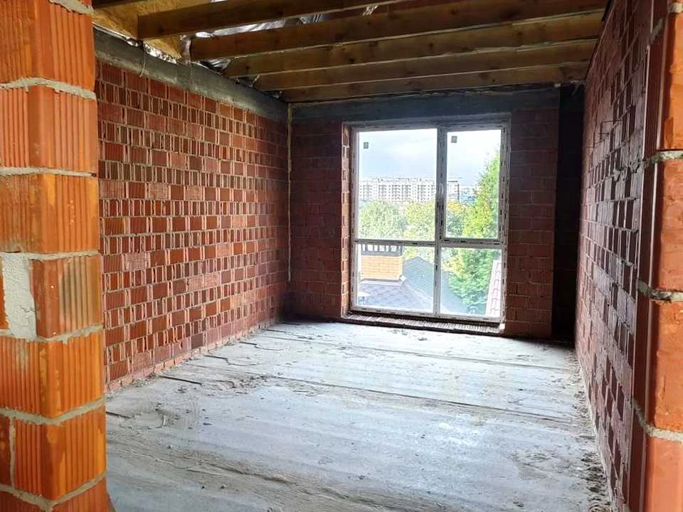 Будинок. Буча, Євгена Патона вул.
