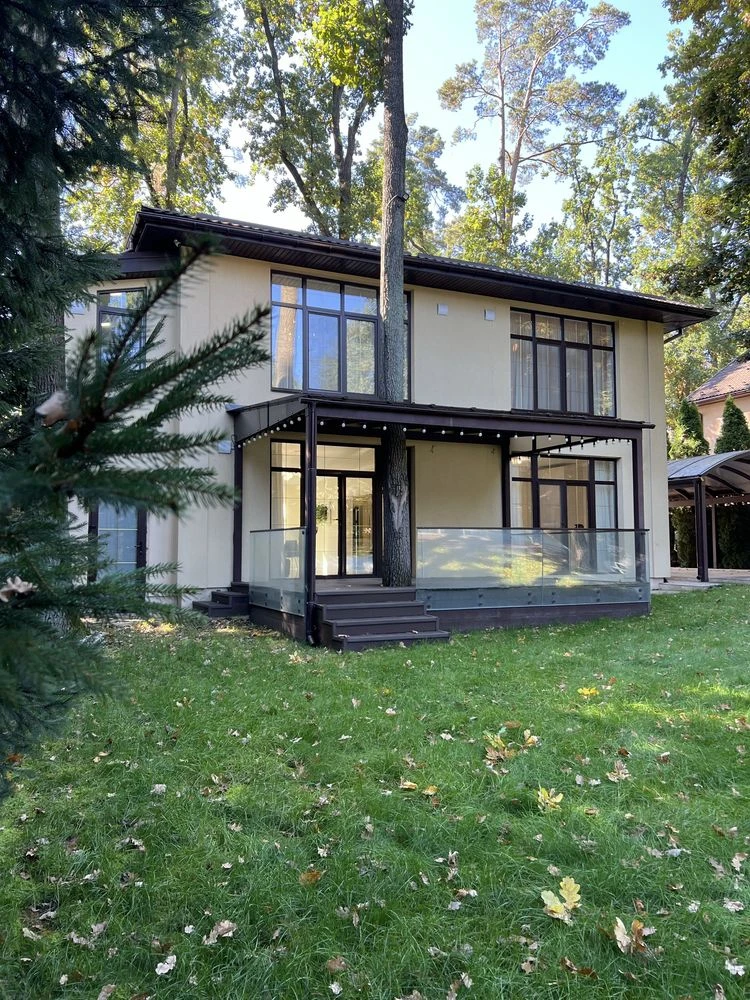 Продаж будинку 220 м² з басейном та джакузі,Ділянка 10 соток