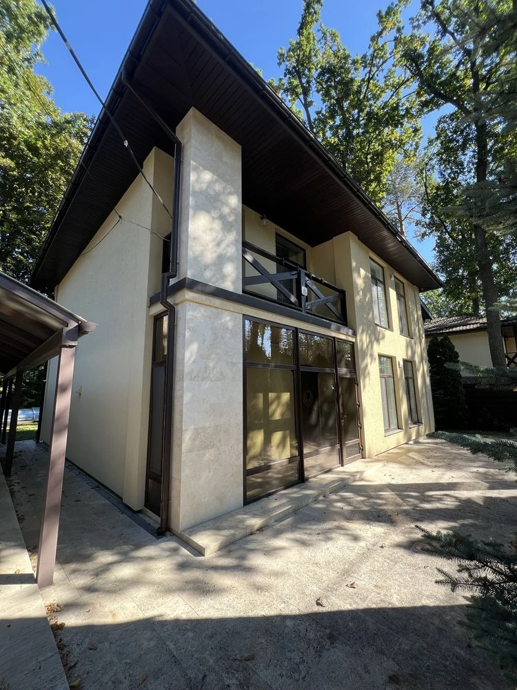 Продаж будинку 220 м² з басейном та джакузі,Ділянка 10 соток