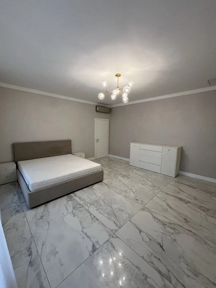 Продаж будинку 220 м² з басейном та джакузі,Ділянка 10 соток
