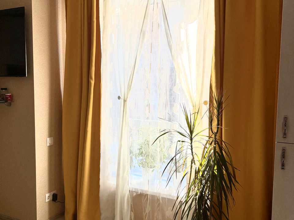 Будинок. Буча, Вишнева вул.