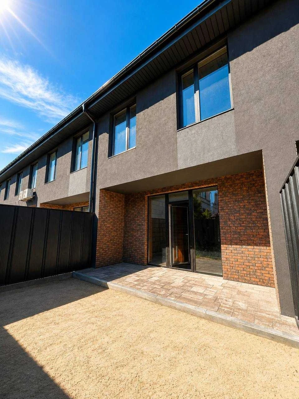 Продам таунхаус в центральній частині Бучі з виконаною штука