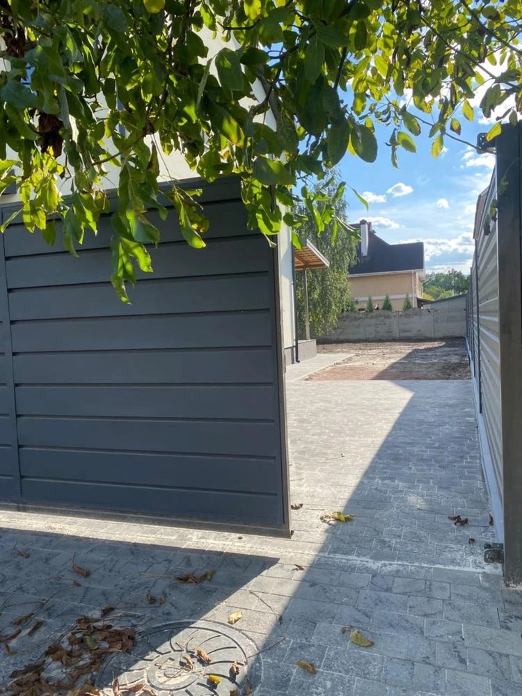Будинок Таунхаус двоповерховий з великою ділянкою у Ворзелі
