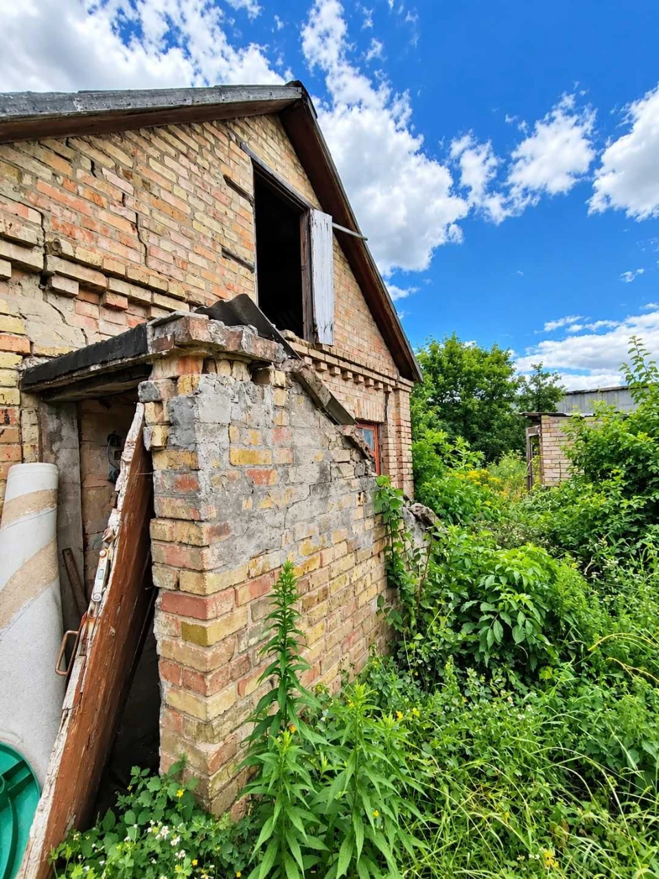 Продам будинок м. Буча вул. Яблунська, велика ділянка 10 сот