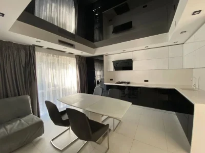 Продаж просторого будинку З УКРИТТЯМ. Ділянка -14 соток.2 га