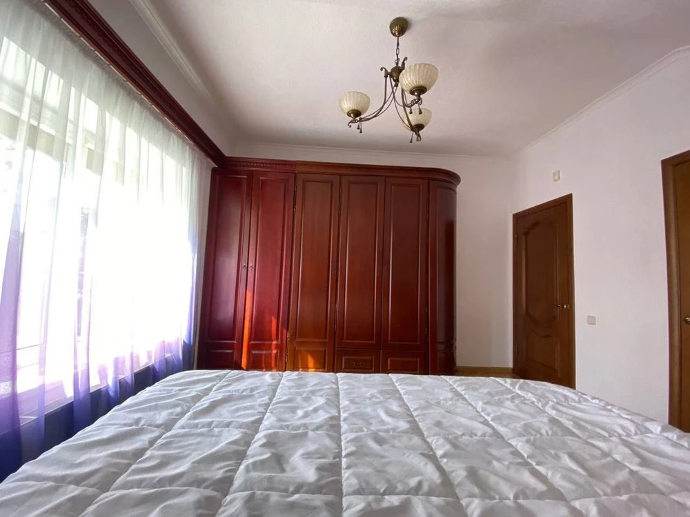Продаж просторого будинку З УКРИТТЯМ. Ділянка -14 соток.2 га