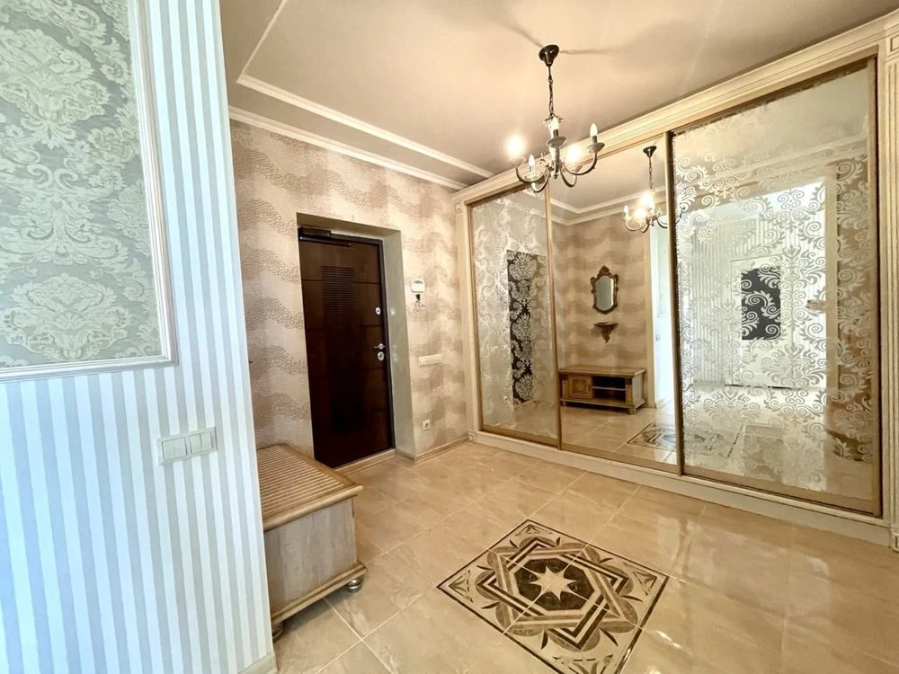 Продам. Будинок з ремонтом . 10 соток ділянка