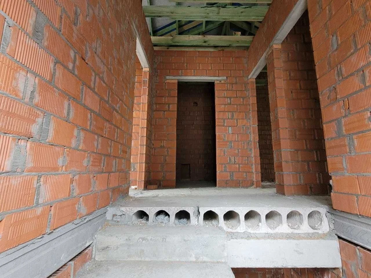 Продаж середнього таунхауса 107м2 на 1.5сотках/ РОЗТЕРМІНУВА