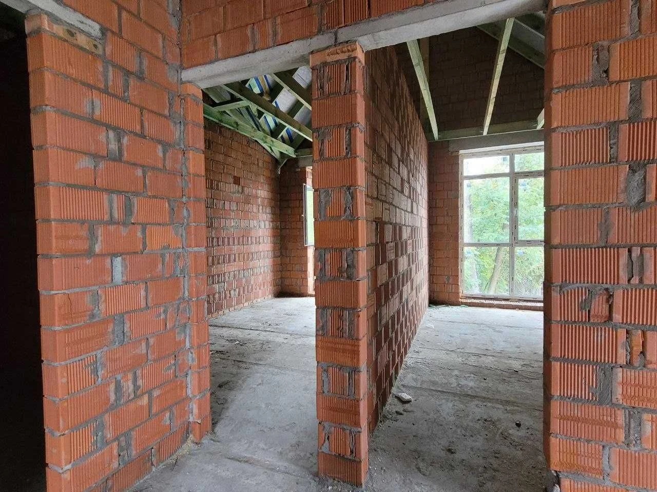 Продаж середнього таунхауса 107м2 на 1.5сотках/ РОЗТЕРМІНУВА
