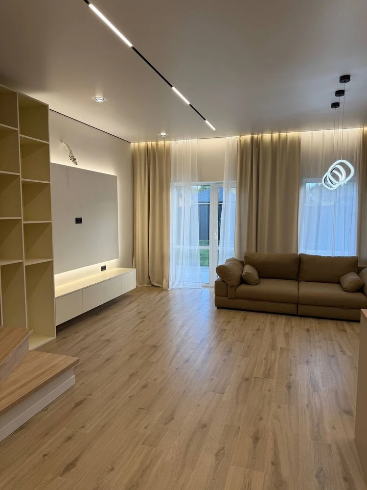 Продам Дуплекс з новим ремонтом та ділянкою 3сотки. Без комі