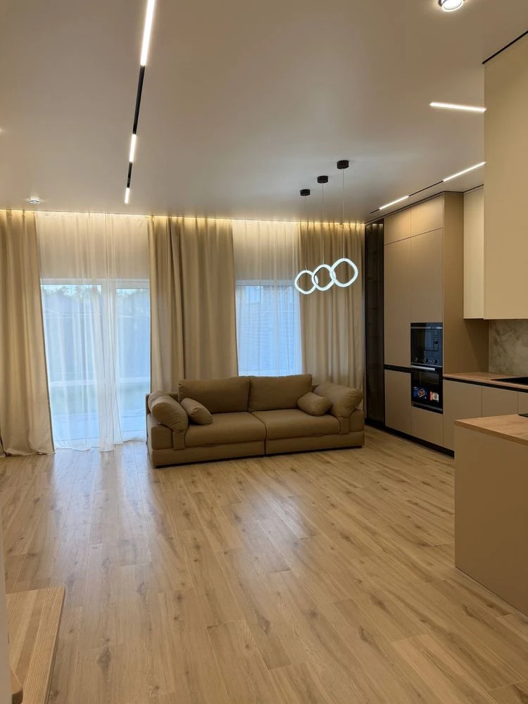 Продам Дуплекс з новим ремонтом та ділянкою 3сотки. Без комі