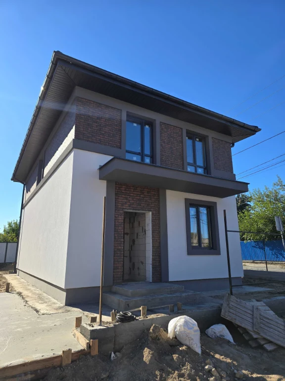 Продаж сучасного  будинку в центральній частині міста. Центр