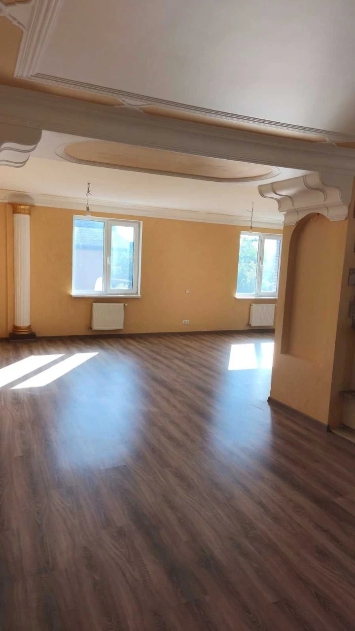 Продам Будинок 300 м.кв. з ремонтом за 210 тис Без комісії