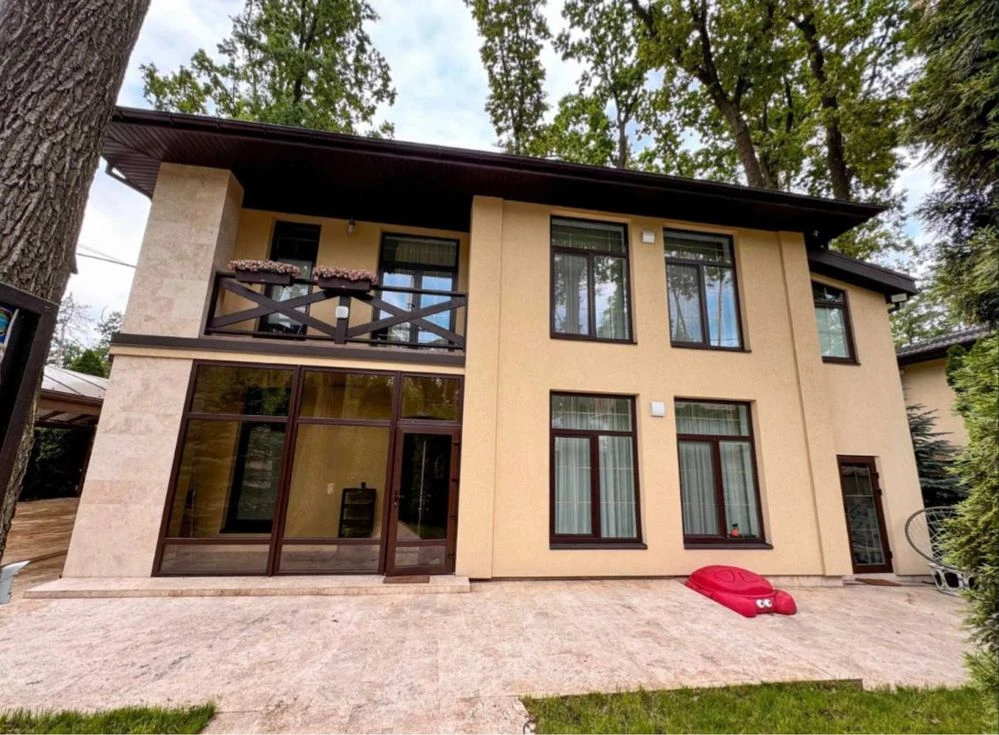 Вишуканий будинок в Лісовій Бучі. Мінімальне оформлення!