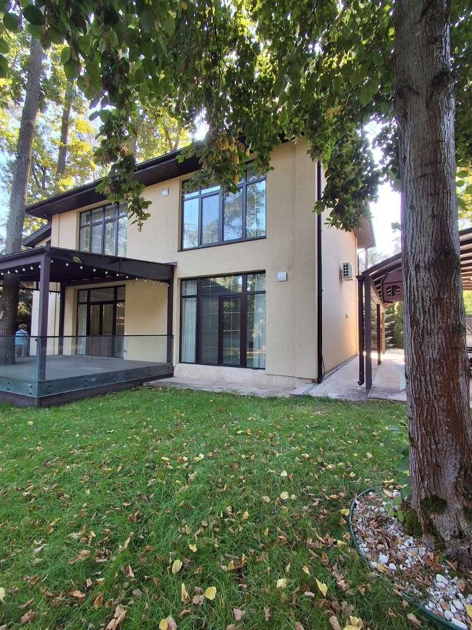 Сучасний будинок 220 м² з басейном, джакузі та автономією 10