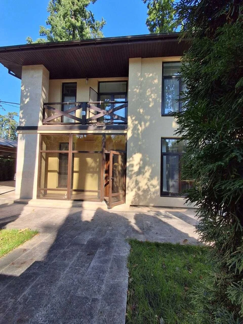 Сучасний будинок 220 м² з басейном, джакузі та автономією 10