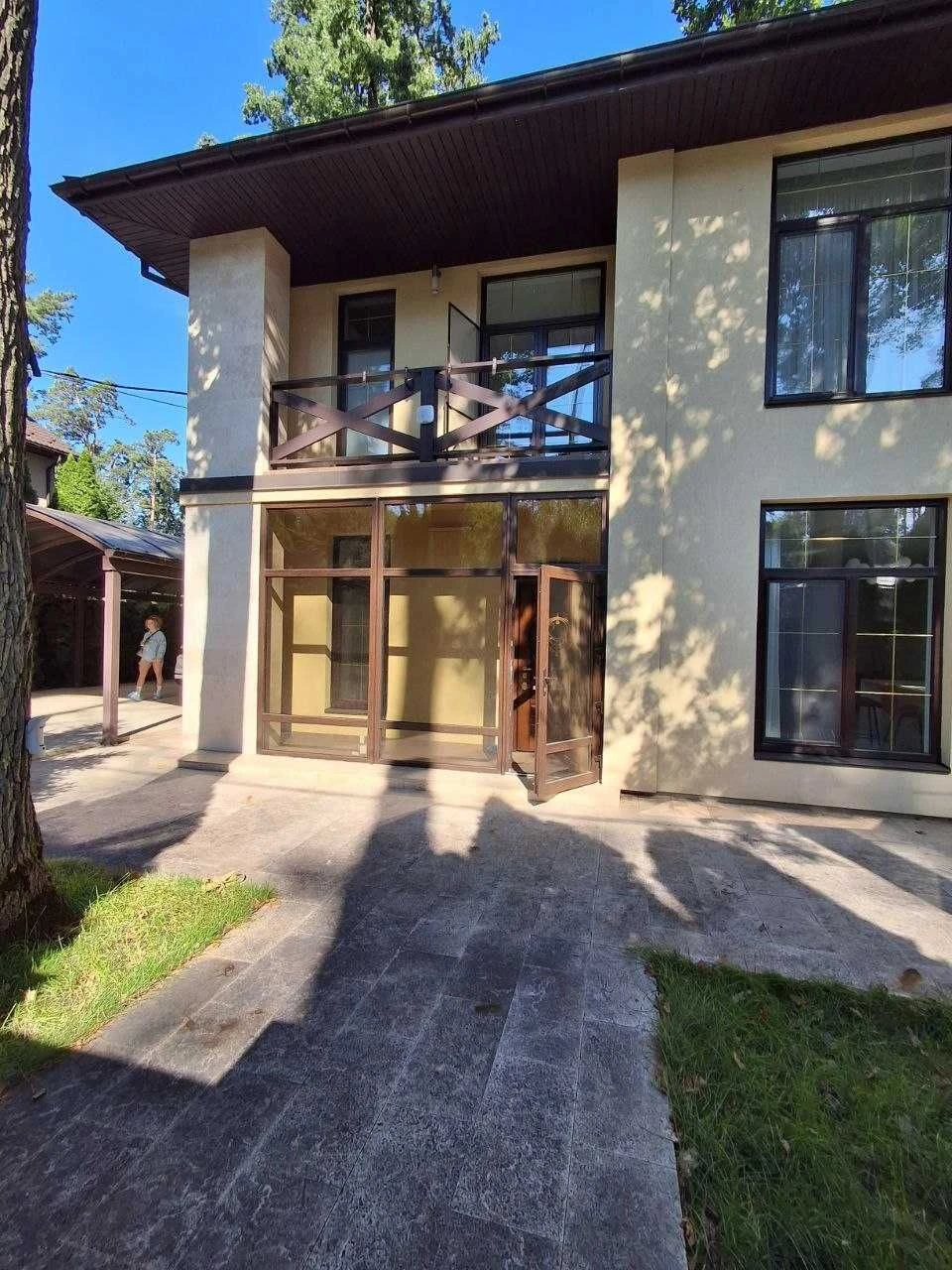 Сучасний будинок 220 м² з басейном, джакузі та автономією 10