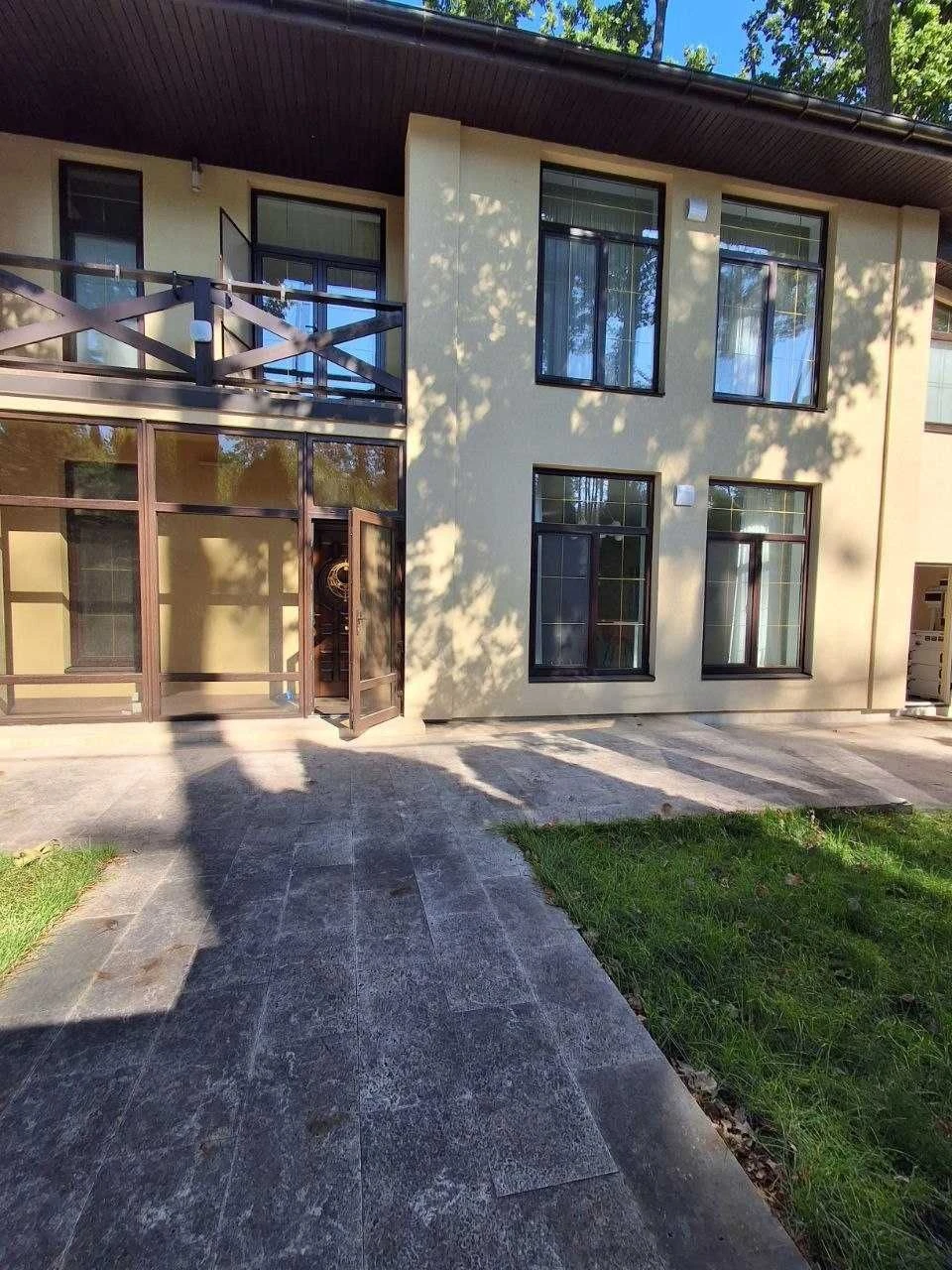 Сучасний будинок 220 м² з басейном, джакузі та автономією 10