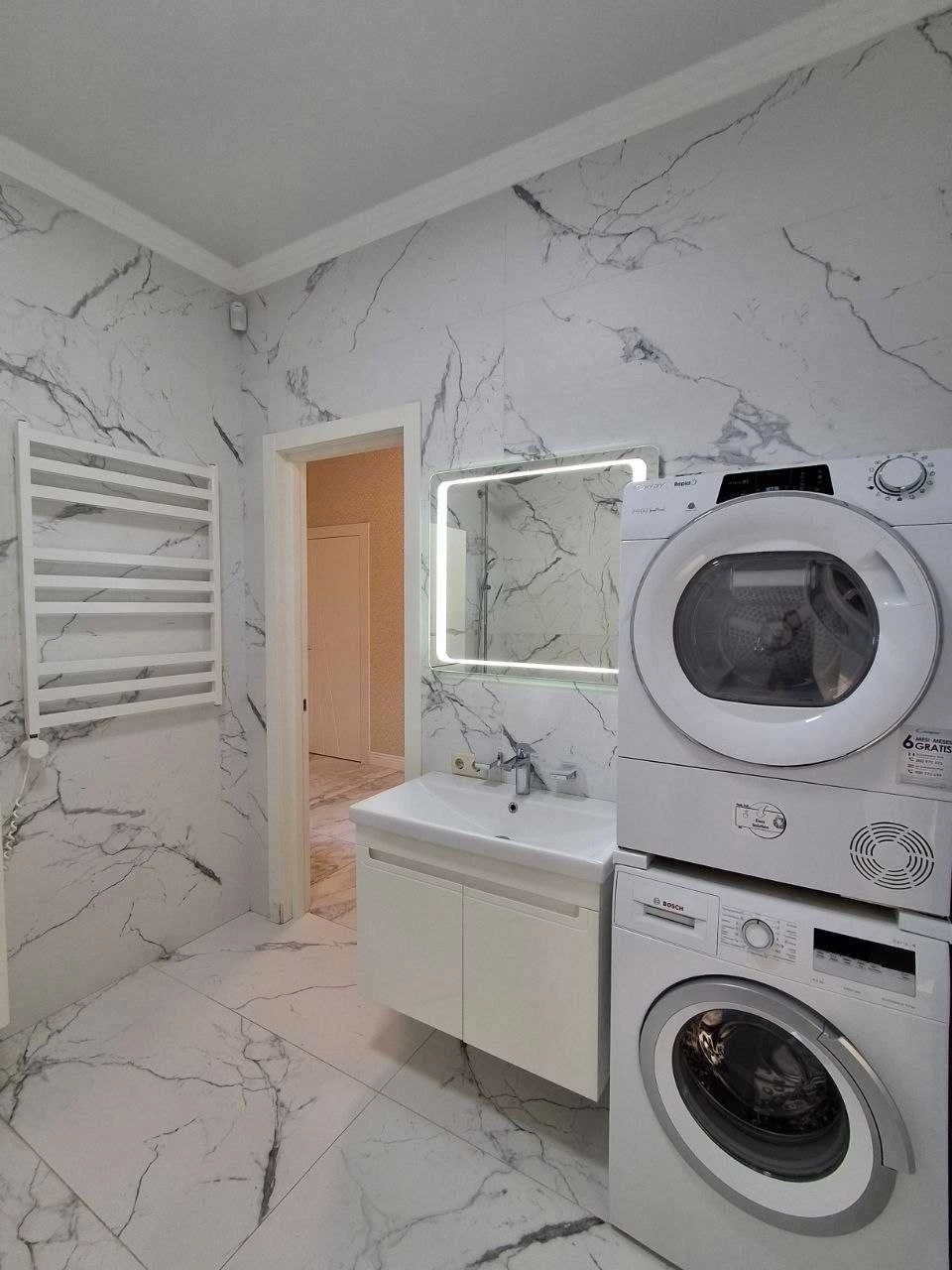 Сучасний будинок 220 м² з басейном, джакузі та автономією 10