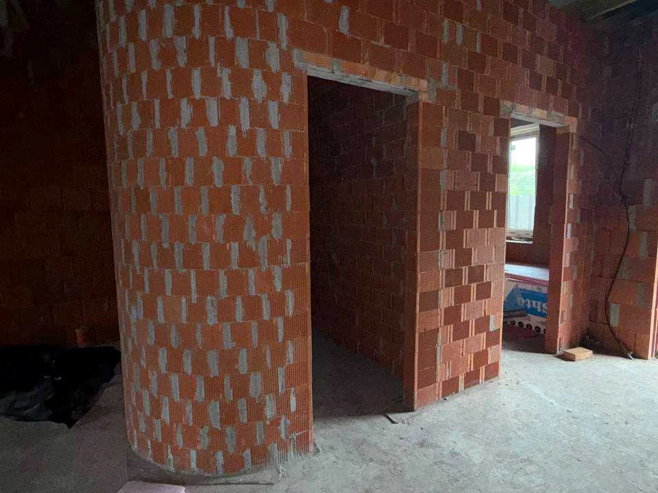 Будинок. Буча, Мельників