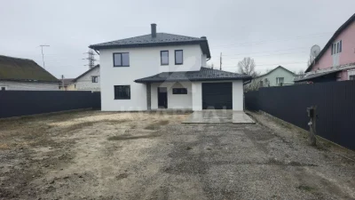 Будинок з ділянкою 9 соток. Ліс, озеро поруч!