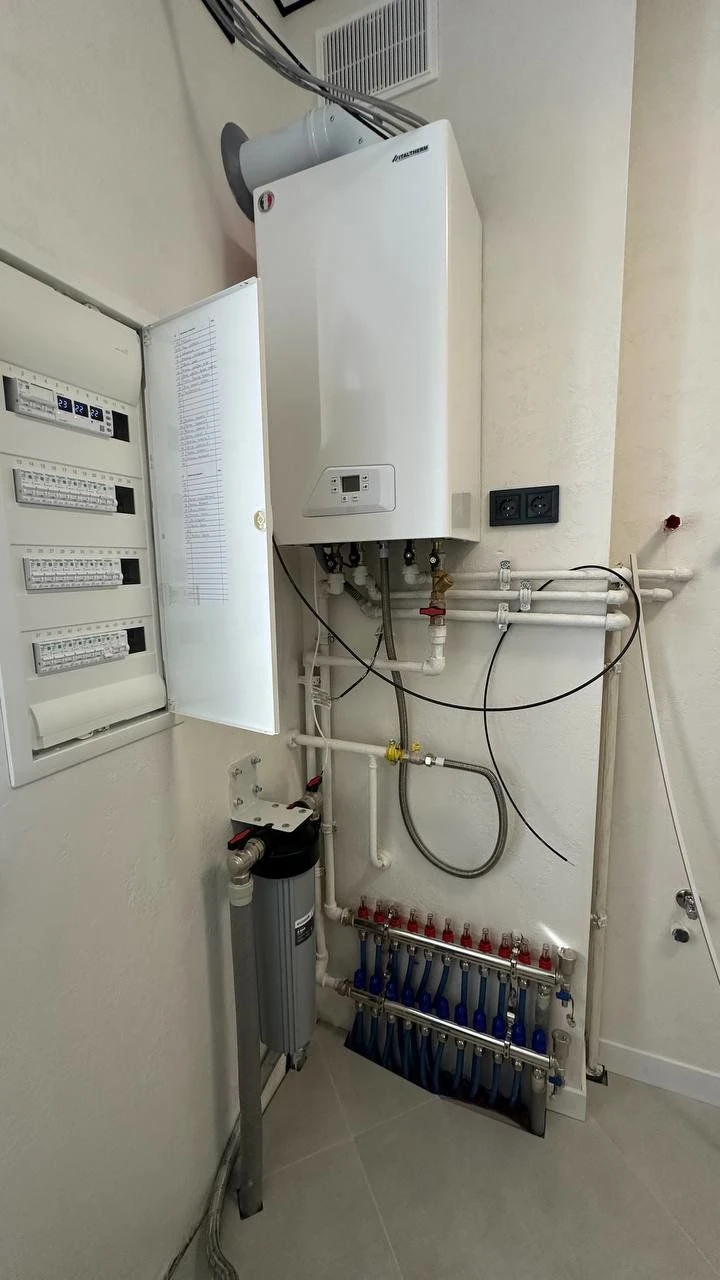 Будинок в закритому КМ з газом, готовий для життя, Лісова Бу
