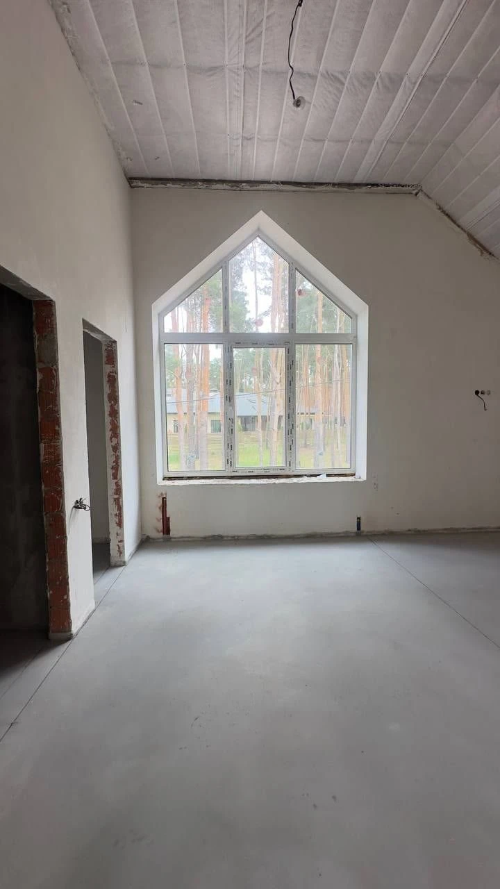 Красивий будинок в мальовничому районі Бучі, стан під чистов
