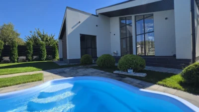 Будинок з ремонтом та басейном. ГАЗ. Сонячні панелі, інверто