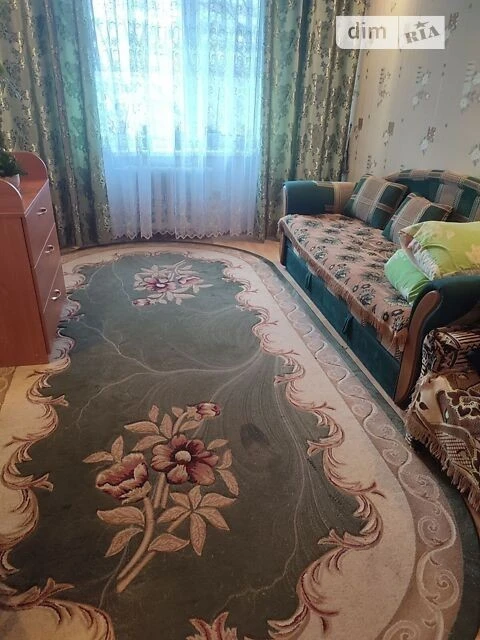 Продаж кімнати 18 кв. м на вул. Новоукраїнська • ID 34642026