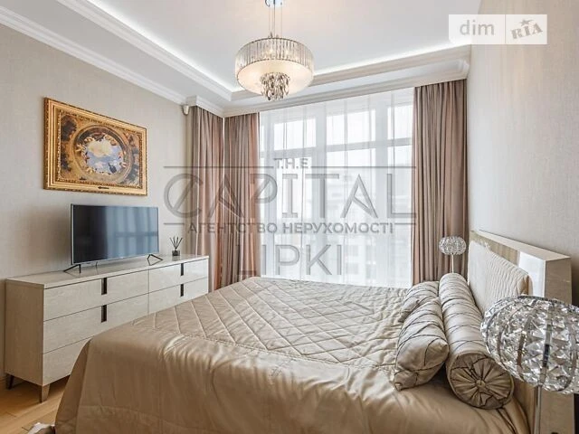 Продаж 3к квартири 143 кв. м на вул. Андрія Верхогляда 15 •