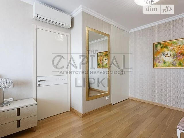 Продаж 3к квартири 143 кв. м на вул. Андрія Верхогляда 15 •