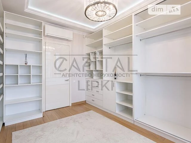 Продаж 3к квартири 143 кв. м на вул. Андрія Верхогляда 15 •