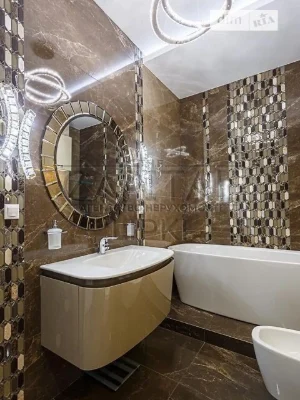 Продаж 3к квартири 143 кв. м на вул. Андрія Верхогляда 15 •
