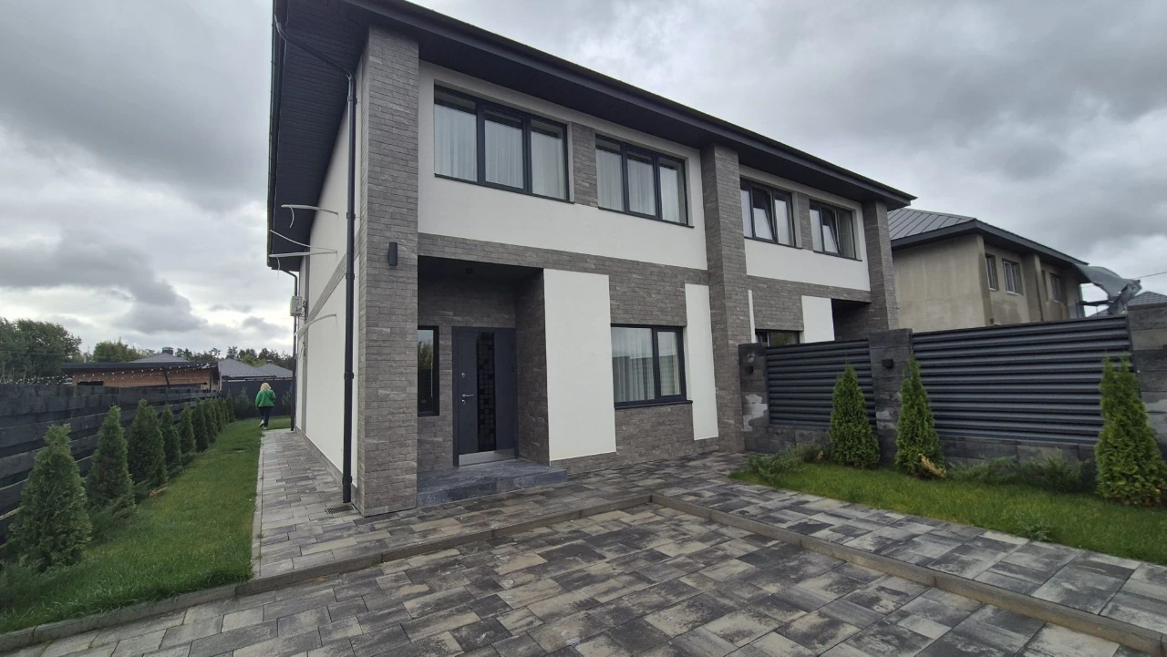 Продаж сучасного дуплексу 120 м² з новим ремонтом у лісовій