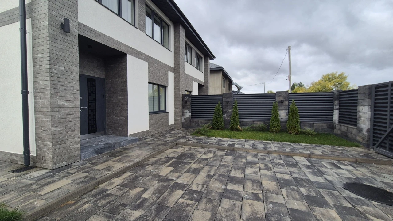 Продаж сучасного дуплексу 120 м² з новим ремонтом у лісовій
