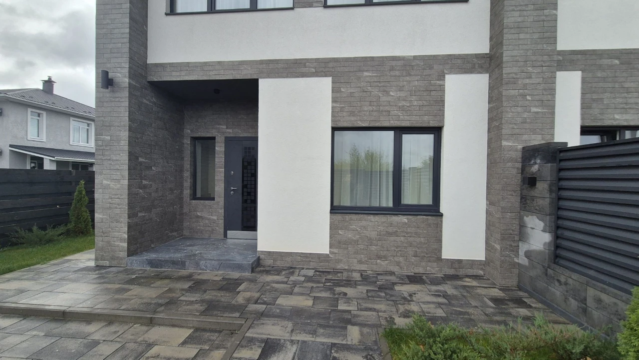 Продаж сучасного дуплексу 120 м² з новим ремонтом у лісовій