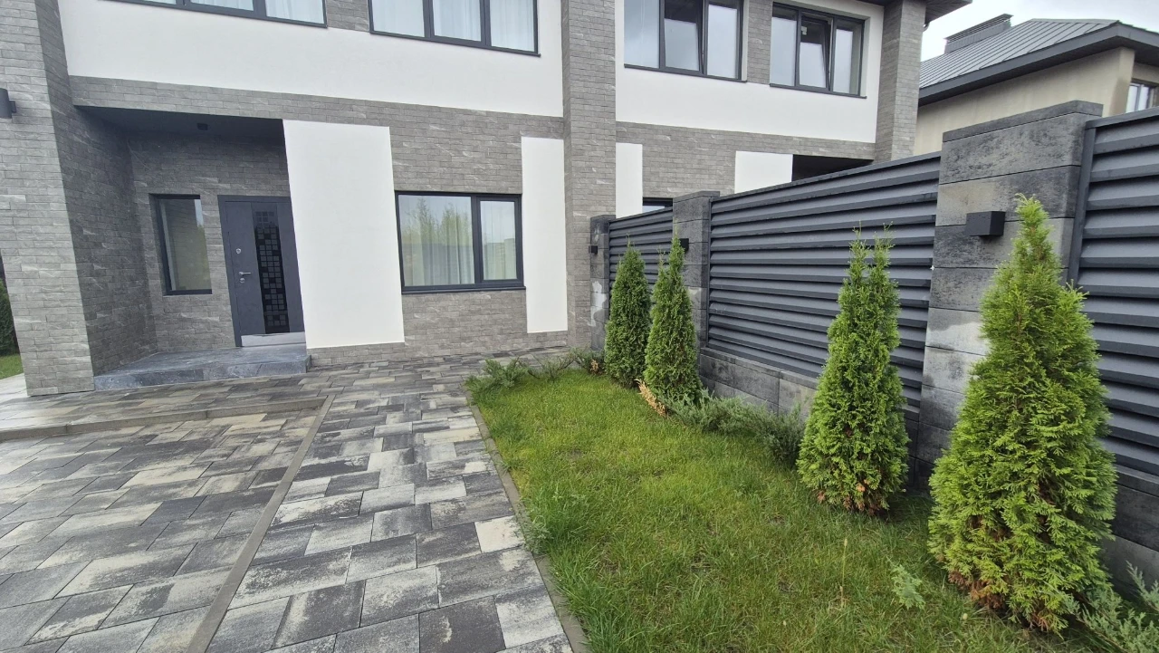 Продаж сучасного дуплексу 120 м² з новим ремонтом у лісовій