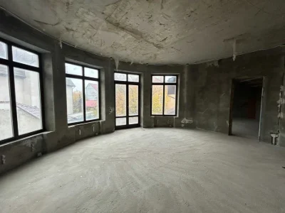 House at 9 Fontana Station, 5 acres