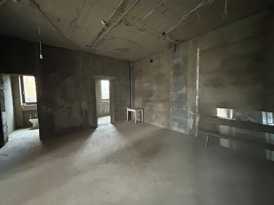 House at 9 Fontana Station, 5 acres