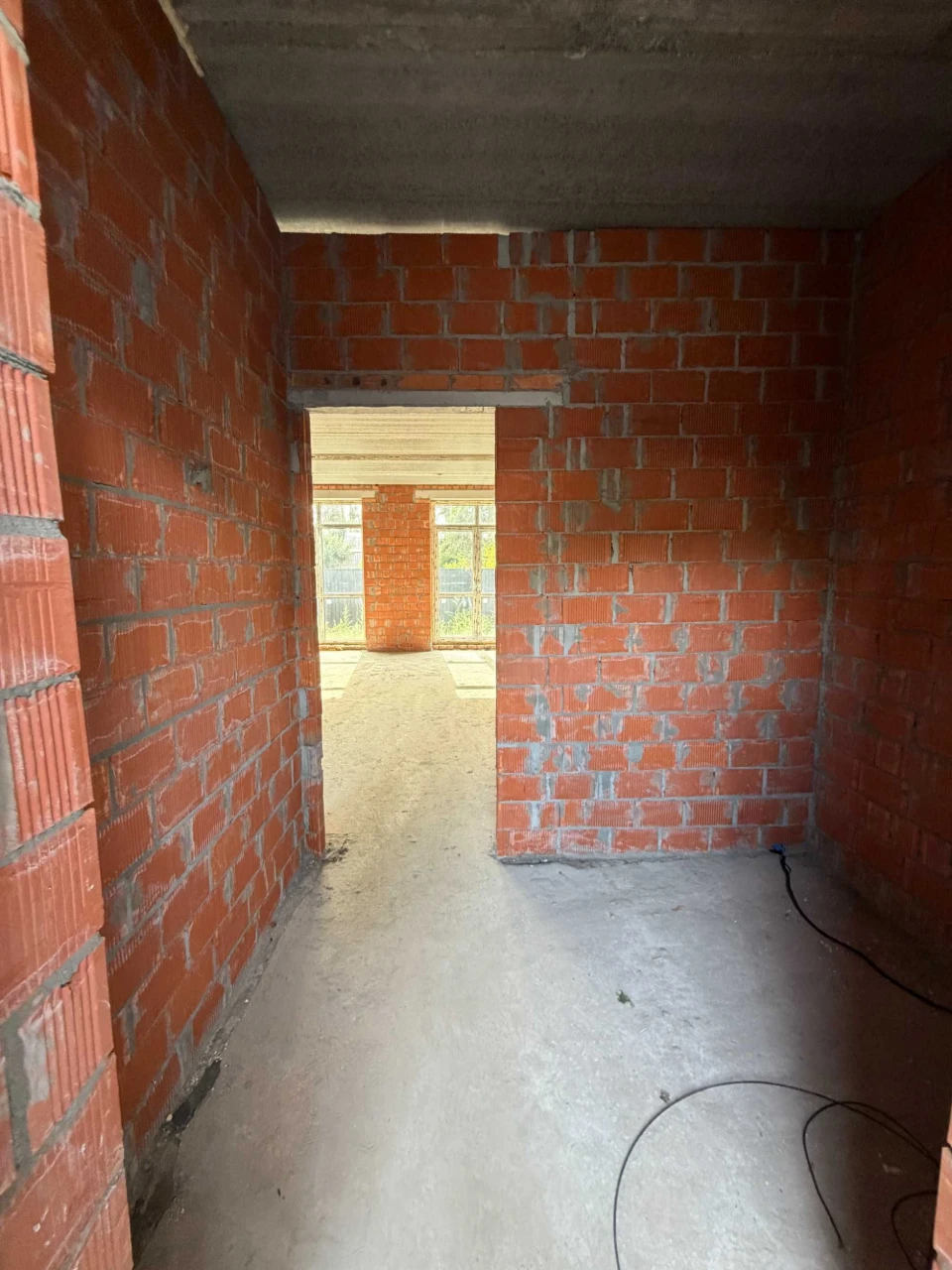 Готовий таунхаус в Бучі з газом, кутовий, з окремим переднім