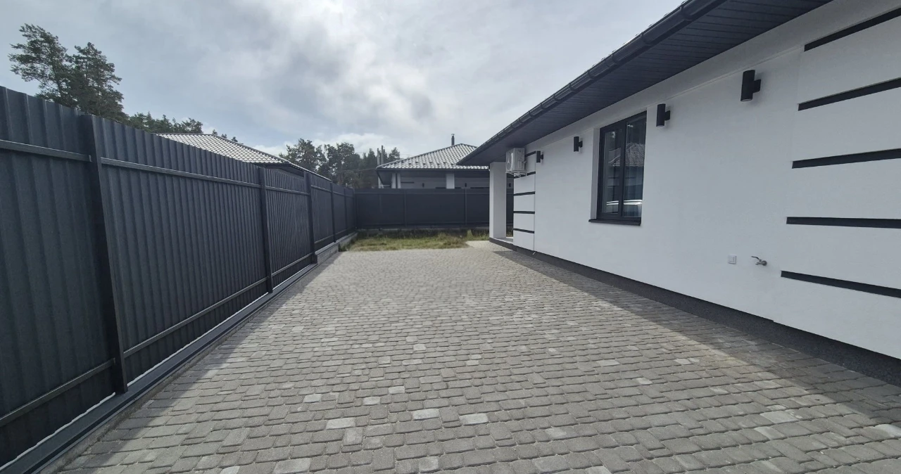 Продаж сучасного будинку 100 м² з ремонтом у лісовій частині