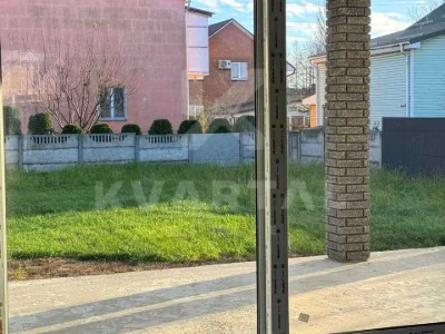 Будинок. Буча, Набережна
