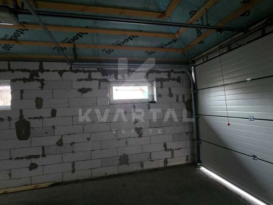 Будинок. Буча, набережна