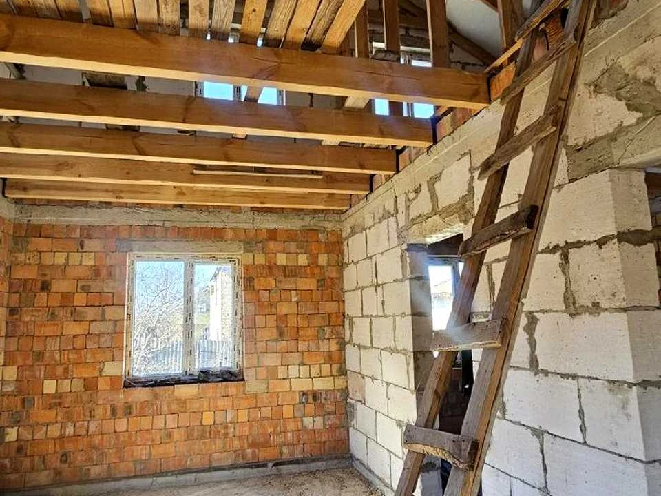 Будинок. Буча, Квіткова