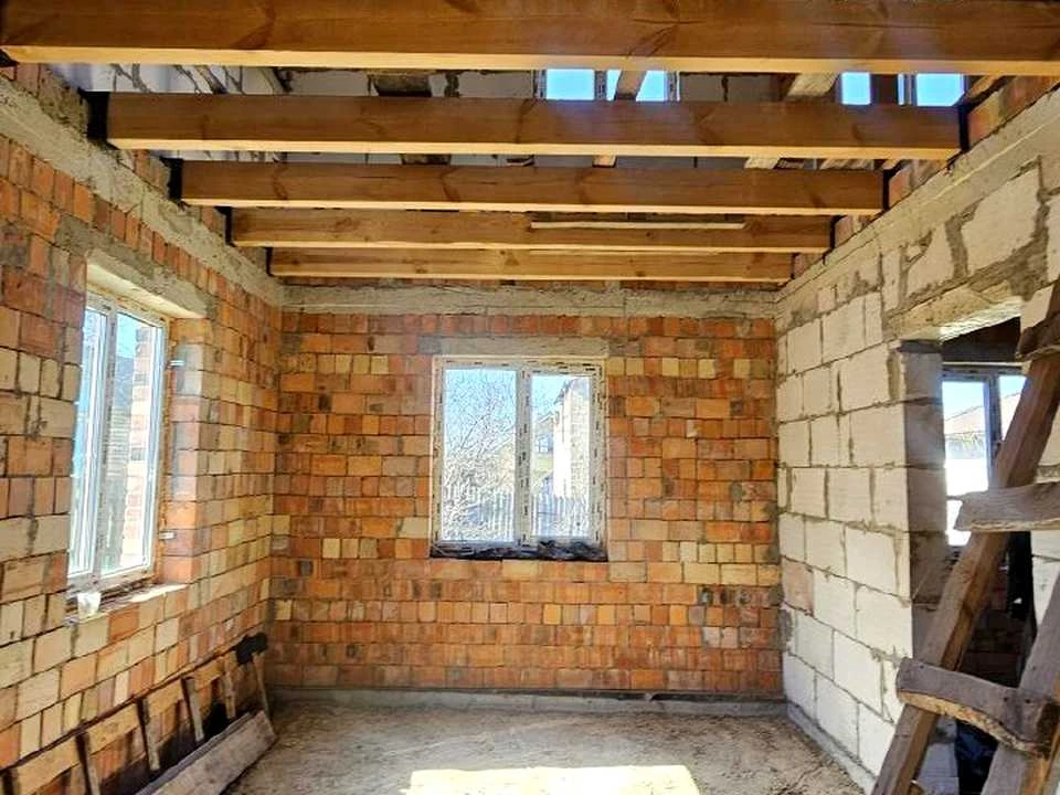 Будинок. Буча, Квіткова